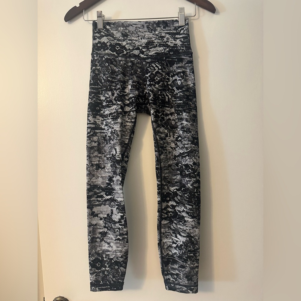 Lululemon Wunder Under High-Rise 7/8 Tight *Full-On Luxtreme 25" Leggings size 4 - Picture 3 of 7